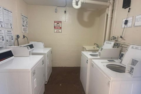 Condominio en venta en Miami, Florida, 1 dormitorio, 88.63 m2 № 1779732 - foto 14
