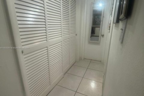 Condominio en venta en Miami, Florida, 1 dormitorio, 88.63 m2 № 1779732 - foto 3