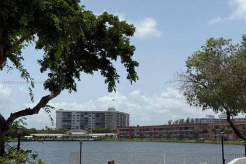 Condominio en venta en Miami, Florida, 1 dormitorio, 88.63 m2 № 1779732 - foto 12