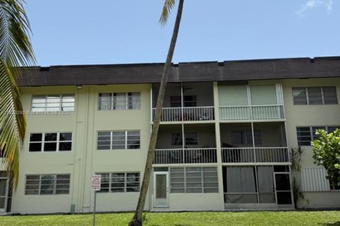 Condominio en venta en Miami, Florida, 1 dormitorio, 88.63 m2 № 1779732 - foto 1