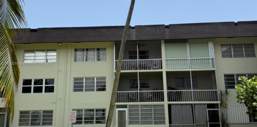 Condominio en Miami, Florida, 1 dormitorio № 1779732