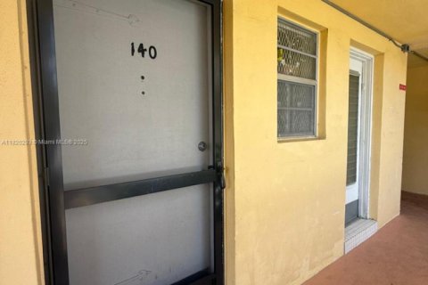 Condominio en venta en Miami, Florida, 1 dormitorio, 88.63 m2 № 1779732 - foto 2