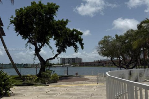 Condominio en venta en Miami, Florida, 1 dormitorio, 88.63 m2 № 1779732 - foto 13