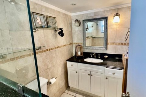 Condominio en venta en Miami, Florida, 1 dormitorio, 88.63 m2 № 1779732 - foto 11