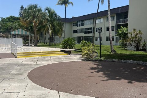 Condominio en venta en Miami, Florida, 1 dormitorio, 88.63 m2 № 1779732 - foto 16