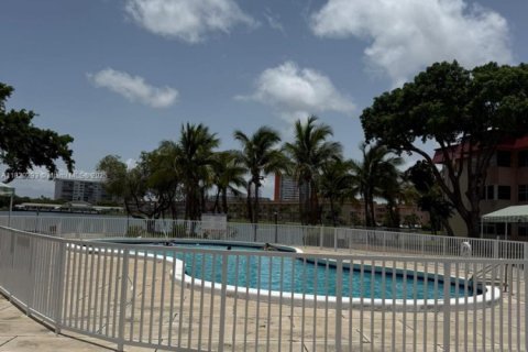 Condominio en venta en Miami, Florida, 1 dormitorio, 88.63 m2 № 1779732 - foto 9