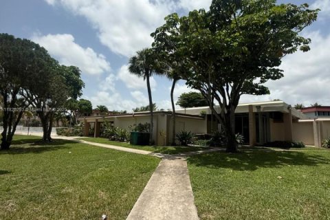 Condominio en venta en Miami, Florida, 1 dormitorio, 88.63 m2 № 1779732 - foto 15