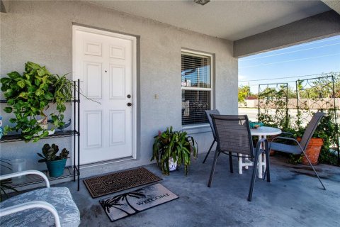 House in Sarasota, Florida 2 bedrooms, 106.09 sq.m. № 1520885 - photo 12