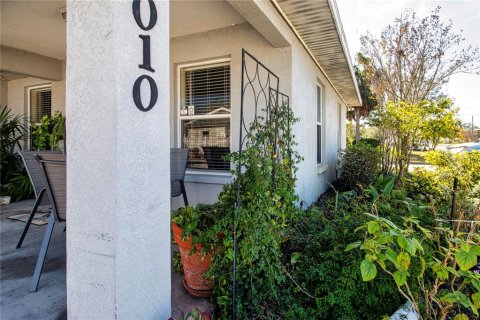 House in Sarasota, Florida 2 bedrooms, 106.09 sq.m. № 1520885 - photo 9