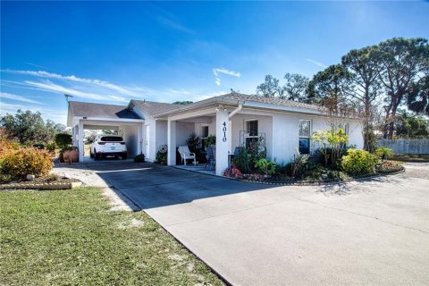 House in Sarasota, Florida 2 bedrooms, 106.09 sq.m. № 1520885 - photo 1