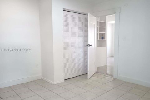 Снять в аренду виллу или дом в Майами, Флорида 2 спальни, 314.38м2, № 1977968 - фото 19