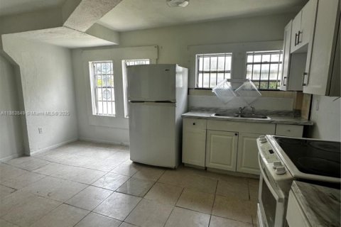Villa ou maison à louer à Miami, Floride: 2 chambres, 314.38 m2 № 1977968 - photo 5