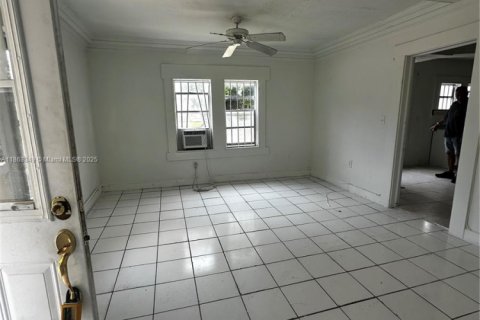 Villa ou maison à louer à Miami, Floride: 2 chambres, 314.38 m2 № 1977968 - photo 4