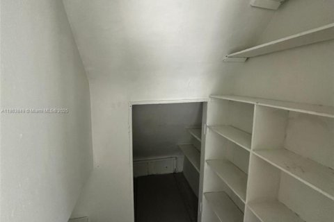 Villa ou maison à louer à Miami, Floride: 2 chambres, 314.38 m2 № 1977968 - photo 9