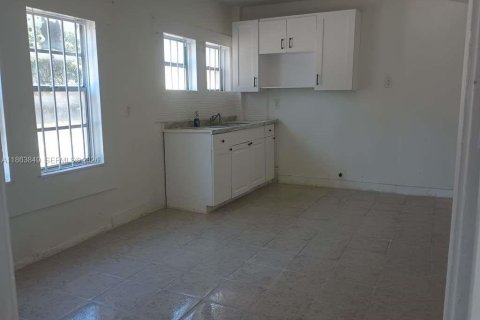 Снять в аренду виллу или дом в Майами, Флорида 2 спальни, 314.38м2, № 1977968 - фото 23