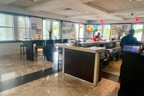 Condominio en venta en Doral, Florida, 1 dormitorio, 99.41 m2 № 2089099 - foto 11