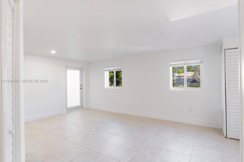 Villa ou maison à louer à Miami, Floride: 254.55 m2 № 1996126 - photo 9