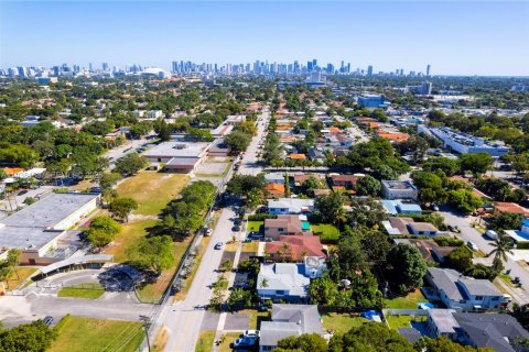 Villa ou maison à louer à Miami, Floride: 254.55 m2 № 1996126 - photo 17