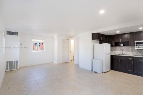 Villa ou maison à louer à Miami, Floride: 254.55 m2 № 1996126 - photo 5