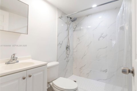 Villa ou maison à louer à Miami, Floride: 254.55 m2 № 1996126 - photo 12