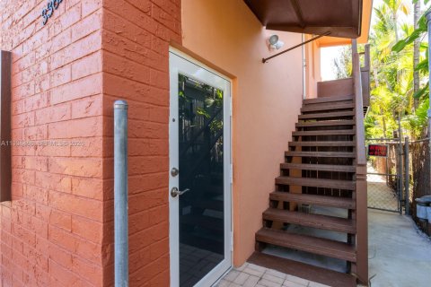 Villa ou maison à louer à Miami, Floride: 254.55 m2 № 1996126 - photo 4