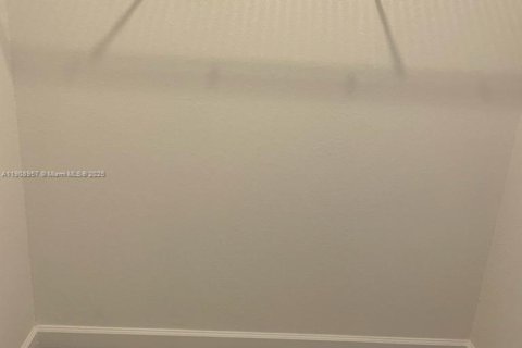 Casa en venta en Miami, Florida, 3 dormitorios, 137.77 m2 № 1967432 - foto 9