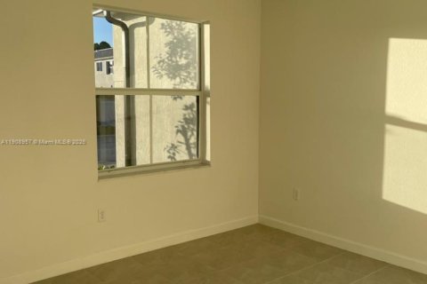 Casa en venta en Miami, Florida, 3 dormitorios, 137.77 m2 № 1967432 - foto 5