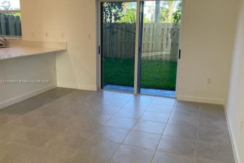 Casa en venta en Miami, Florida, 3 dormitorios, 137.77 m2 № 1967432 - foto 3