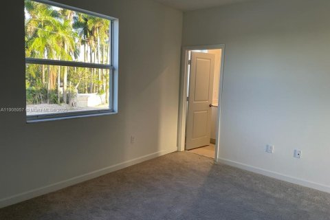 Casa en venta en Miami, Florida, 3 dormitorios, 137.77 m2 № 1967432 - foto 4