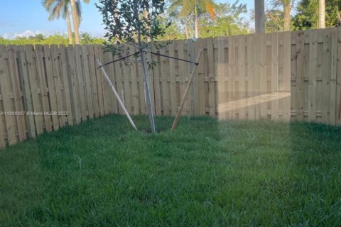 Casa en venta en Miami, Florida, 3 dormitorios, 137.77 m2 № 1967432 - foto 13