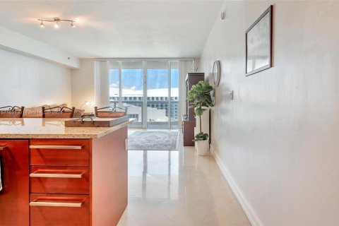 Copropriété à louer à Hallandale Beach, Floride: 1 chambre, 78.41 m2 № 1868657 - photo 6