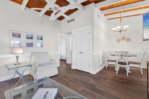 Condo in Sarasota, Florida, 1 bedroom  № 1578682 - photo 9