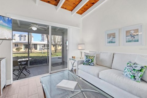 Condo in Sarasota, Florida, 1 bedroom  № 1578682 - photo 6