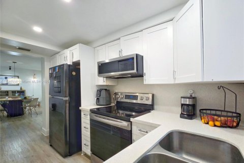 Townhouse in Aventura, Florida 1 bedroom, 81.01 sq.m. № 1845755 - photo 20