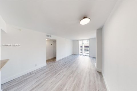 Condominio en venta en Miami, Florida, 2 dormitorios, 73.3 m2 № 1890488 - foto 6