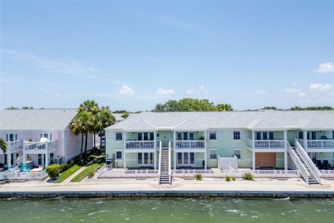 Condo in Saint Petersburg, Florida, 1 bedroom  № 2225422 - photo 20
