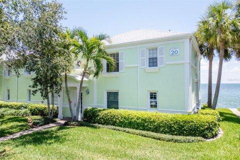 Condo in Saint Petersburg, Florida, 1 bedroom  № 2225422 - photo 2