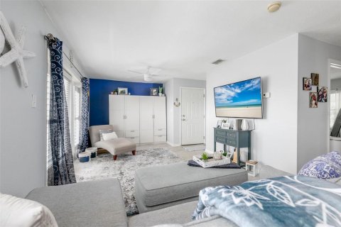 Condo in Saint Petersburg, Florida, 1 bedroom  № 2225422 - photo 7
