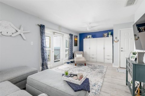 Condo in Saint Petersburg, Florida, 1 bedroom  № 2225422 - photo 3