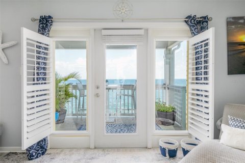 Condo in Saint Petersburg, Florida, 1 bedroom  № 2225422 - photo 8