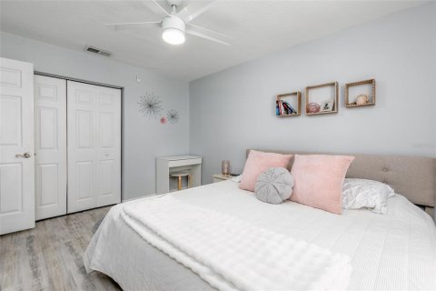 Condo in Saint Petersburg, Florida, 1 bedroom  № 2225422 - photo 16