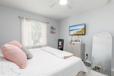 Condo in Saint Petersburg, Florida, 1 bedroom  № 2225422 - photo 15