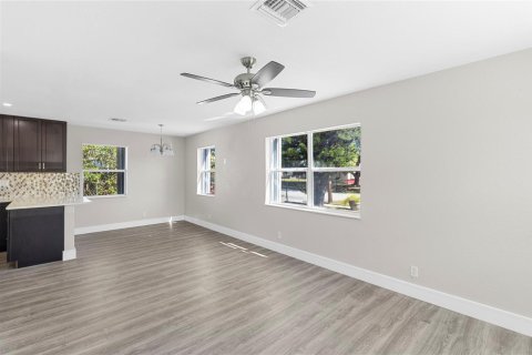 Villa ou maison à louer à Fort Lauderdale, Floride: 4 chambres, 113.53 m2 № 2261690 - photo 11