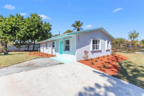Villa ou maison à louer à Fort Lauderdale, Floride: 4 chambres, 113.53 m2 № 2261690 - photo 2