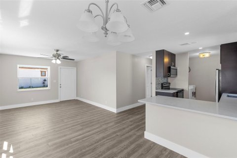 Villa ou maison à louer à Fort Lauderdale, Floride: 4 chambres, 113.53 m2 № 2261690 - photo 10