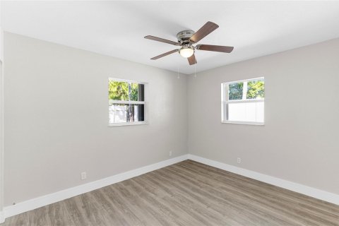 Villa ou maison à louer à Fort Lauderdale, Floride: 4 chambres, 113.53 m2 № 2261690 - photo 17