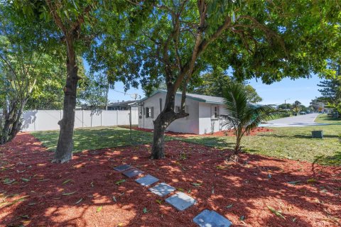 Villa ou maison à louer à Fort Lauderdale, Floride: 4 chambres, 113.53 m2 № 2261690 - photo 28