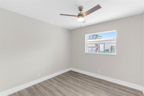 Villa ou maison à louer à Fort Lauderdale, Floride: 4 chambres, 113.53 m2 № 2261690 - photo 13