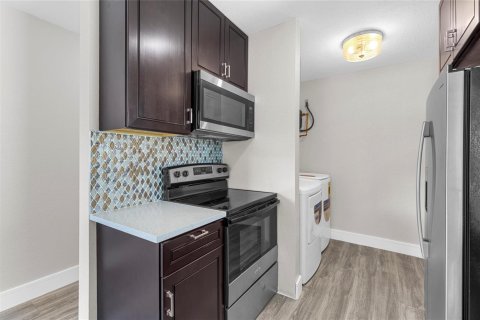 Villa ou maison à louer à Fort Lauderdale, Floride: 4 chambres, 113.53 m2 № 2261690 - photo 6
