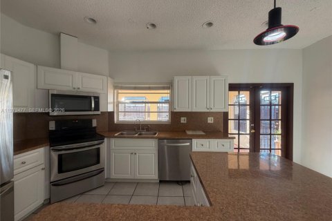 Villa ou maison à vendre à Miami, Floride: 3 chambres, 165.55 m2 № 2049018 - photo 18
